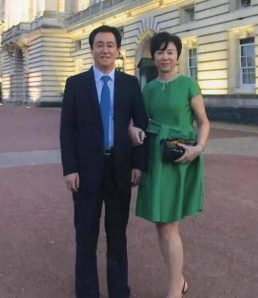 双人床上又疼又叫打扑克