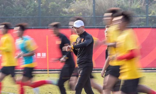 国产亚洲人成网站观看