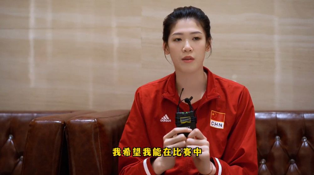 充满了泡沫的浴室